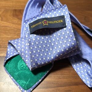 Tommy Hilfiger light blue golf print tie ⛳️golf balls on front golf tees on back